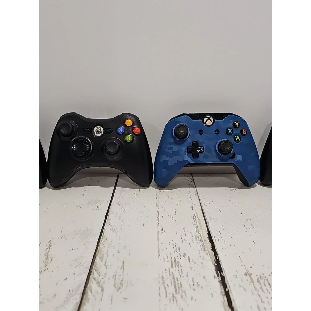 Microsoft Xbox Wireless Controllers Lot of 4 Tested Working